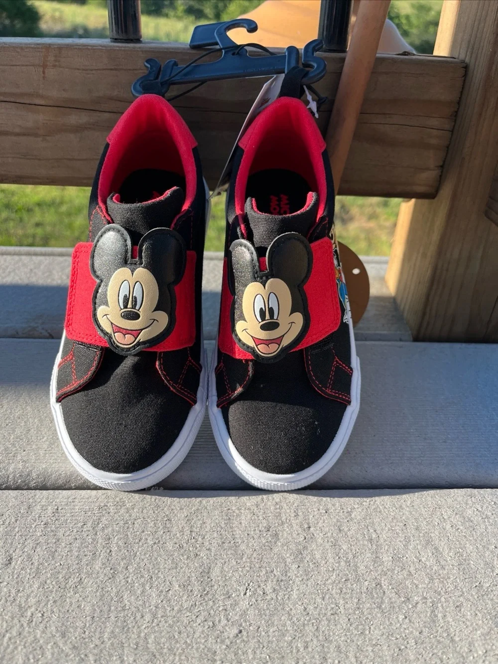 Disney Mickey Mouse & Friends Kids Tennis Shoes Size 11 NWT hook & loop fastener